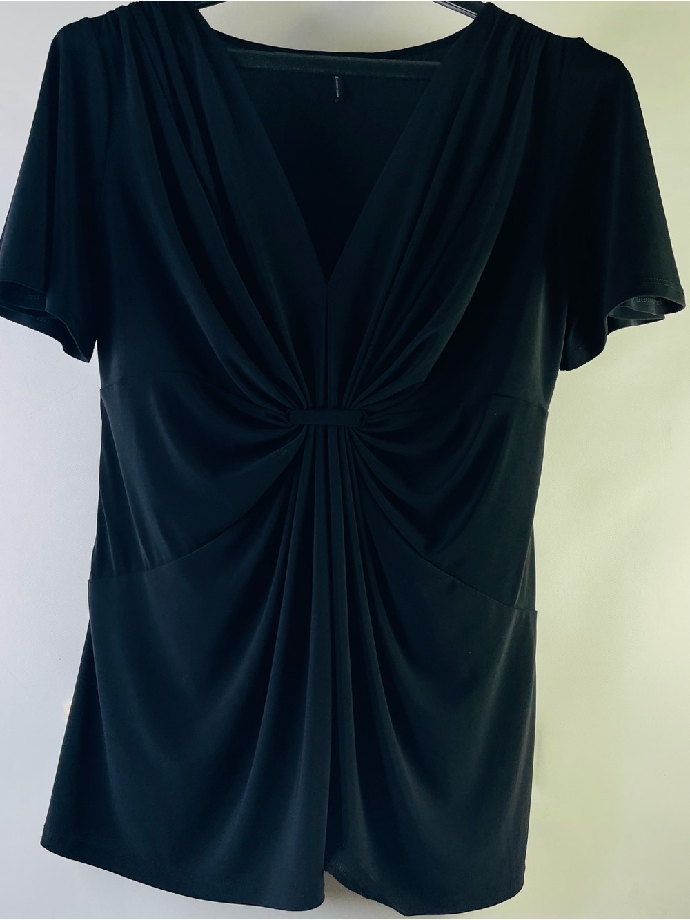 Daisy Fuentes Black Twist-Front Tunic Top Size M Center O Ring Gathered